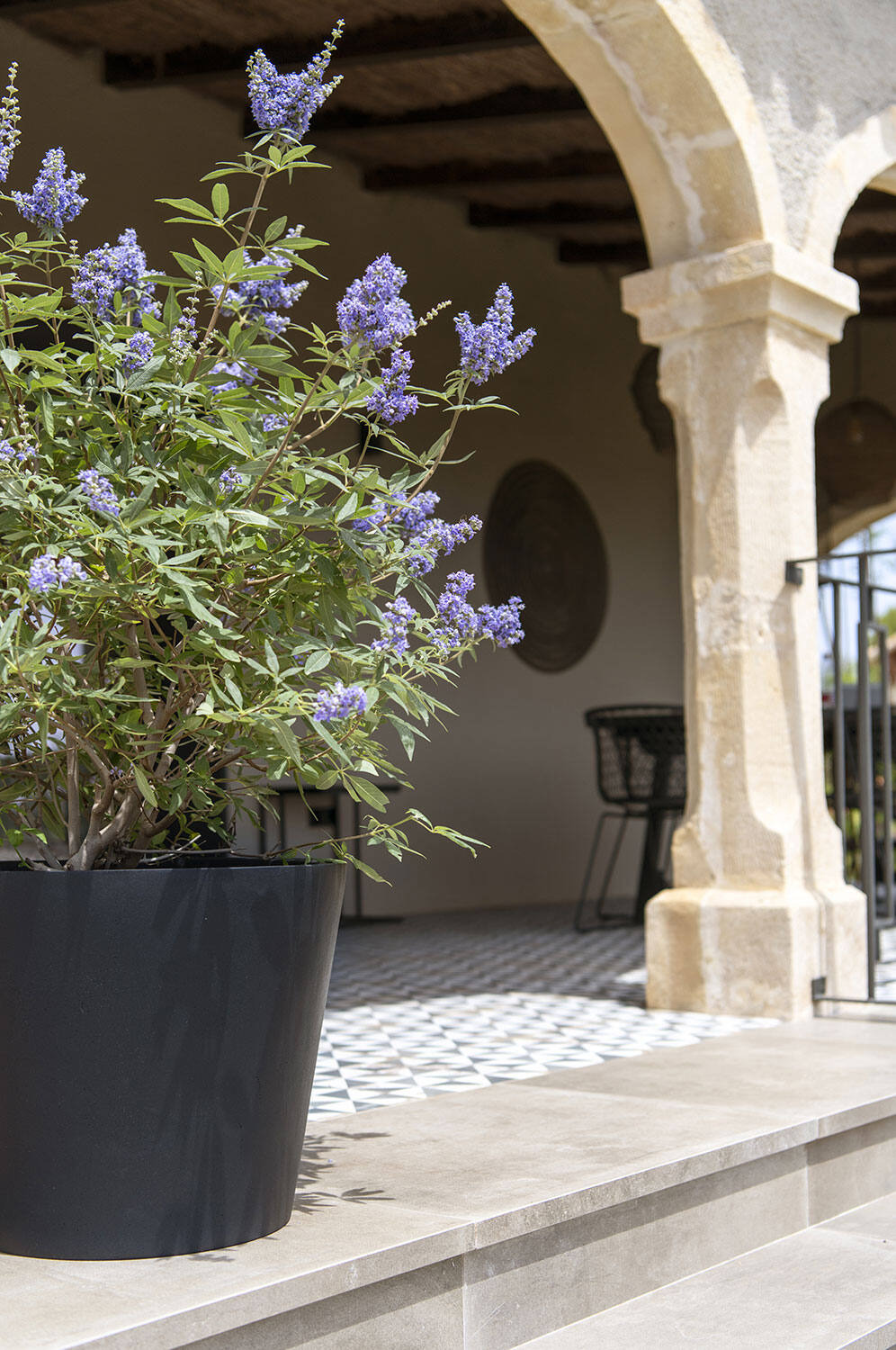 Bucket L, Black