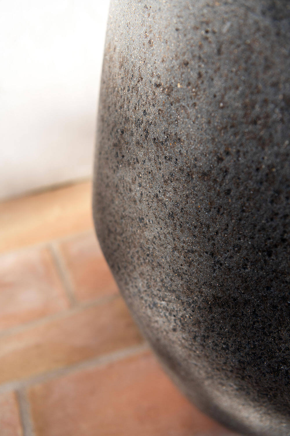 Harley L, Diorite Grey