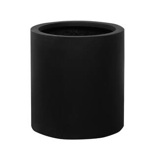 Max S, Black