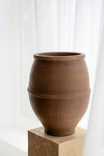 Elia M, Root Brown