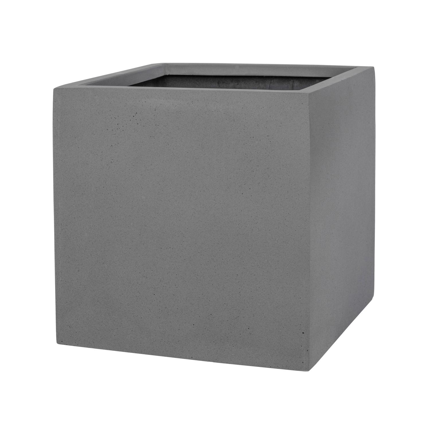 Fleur M, Grey